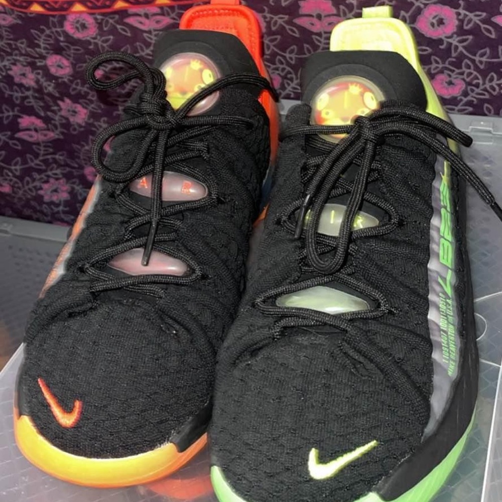 Nike Basketball Shoes LeBron 18 Black Crimson Volt